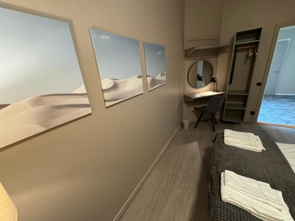 Photo of the whole room, Bedroom