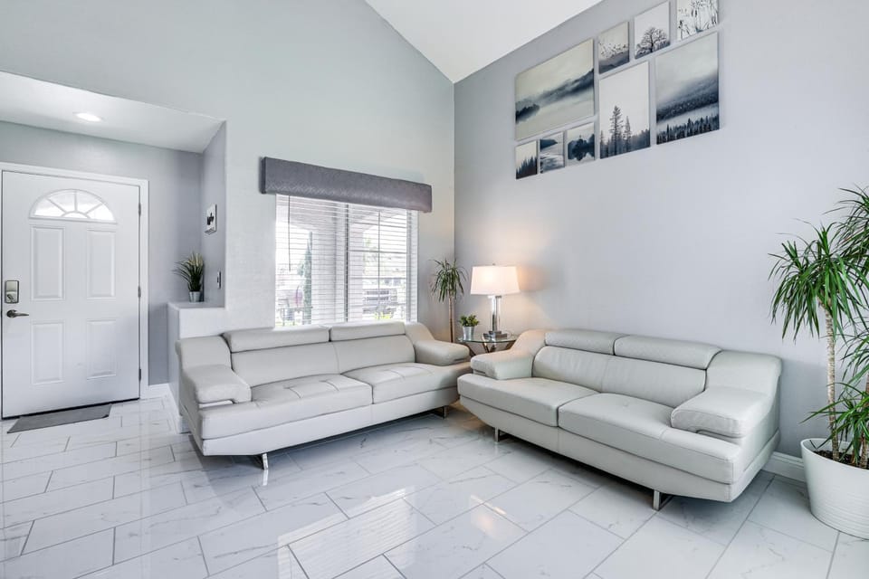 Dog-Friendly Las Vegas Escape w/ Patio! House in Las Vegas