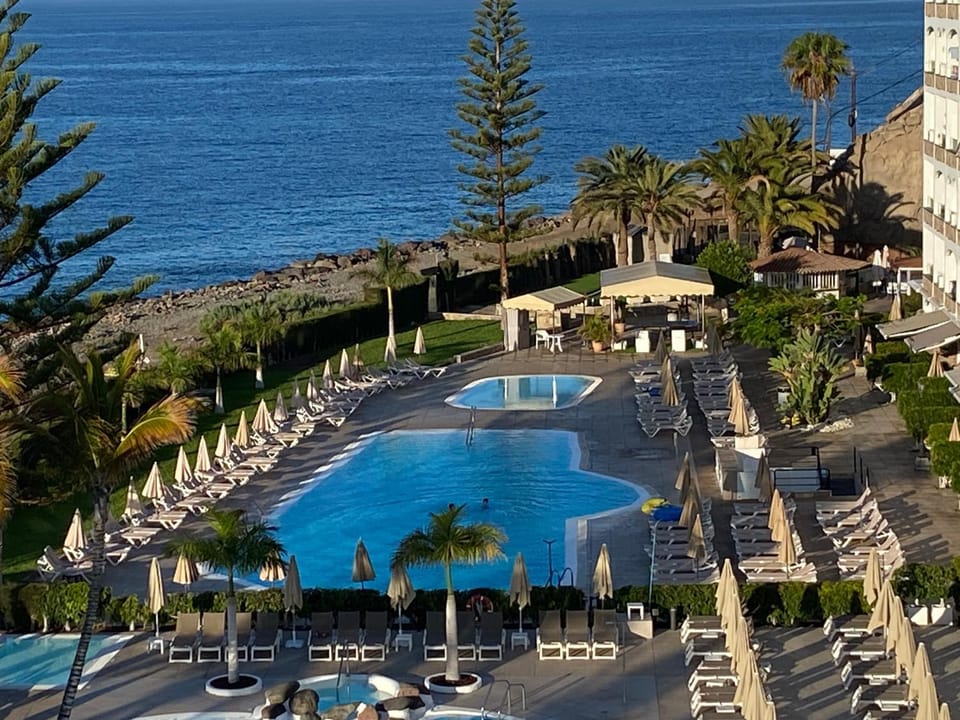 Beach, Swimming pool, sunbed