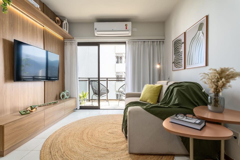 Living room, Seating area, air conditioner