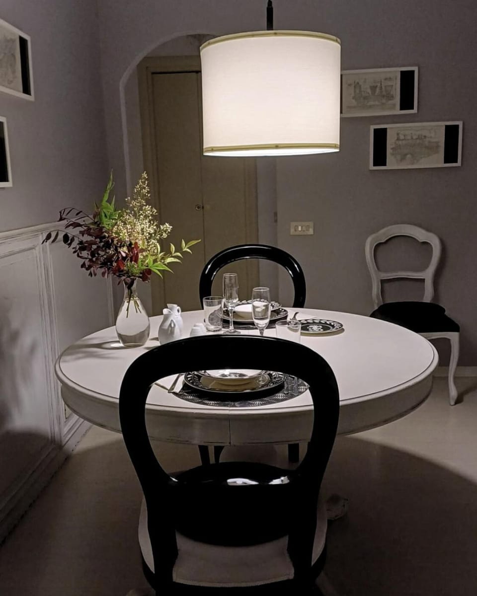 Dining area, Meals, Meals, Lunch, Dinner, furniture, air conditioner