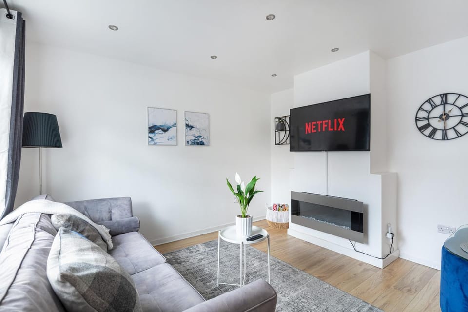 Communal lounge/ TV room, TV and multimedia, Living room