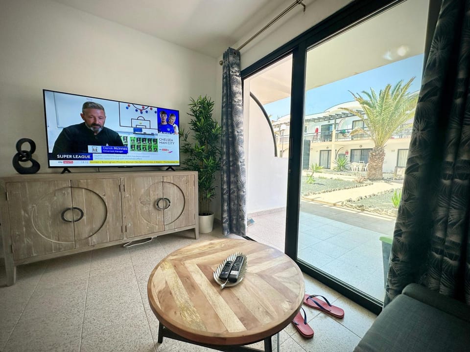 TV and multimedia, Living room, Evening entertainment, Garden view, Garden view