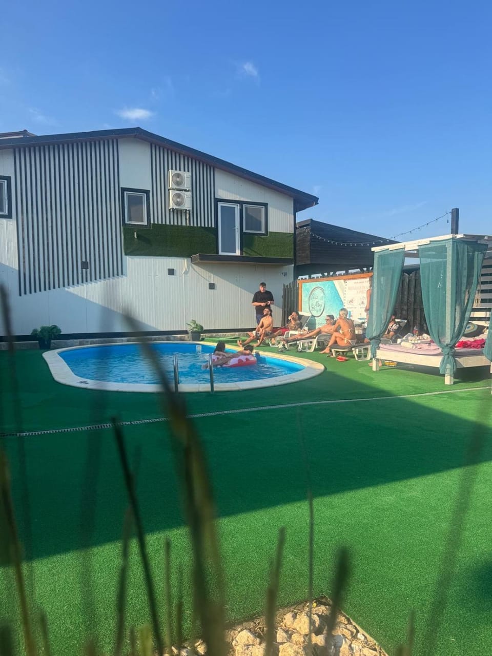 Day, People, Swimming pool, group of guests, sunbed