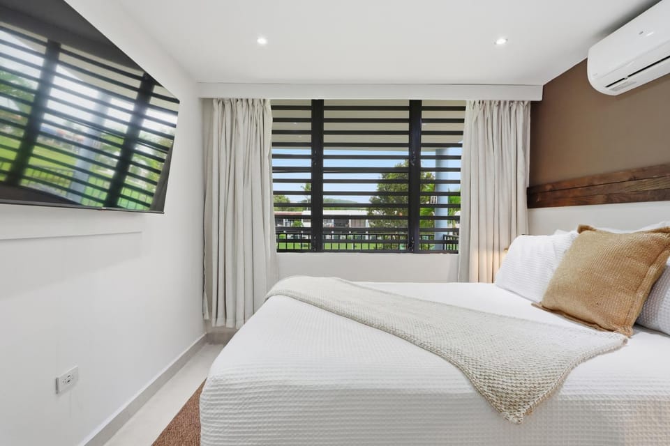 Bed, TV and multimedia, Bedroom, air conditioner
