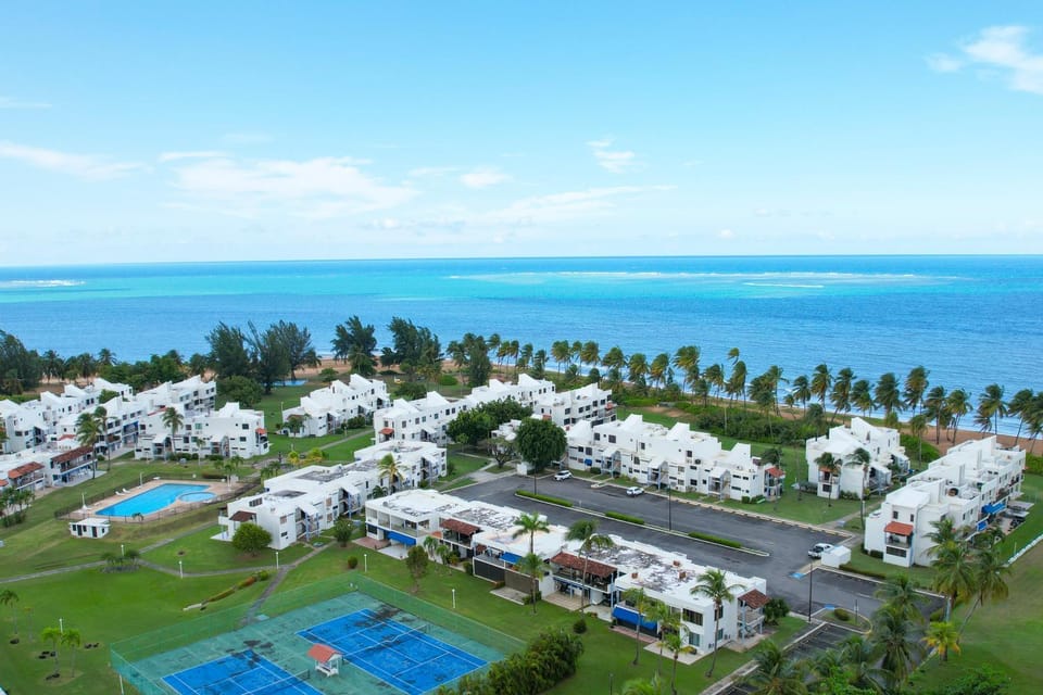 Property building, Day, Neighbourhood, Tennis court, Landmark view, Sea view, Area and facilities, Area and facilities, Location, Parking
