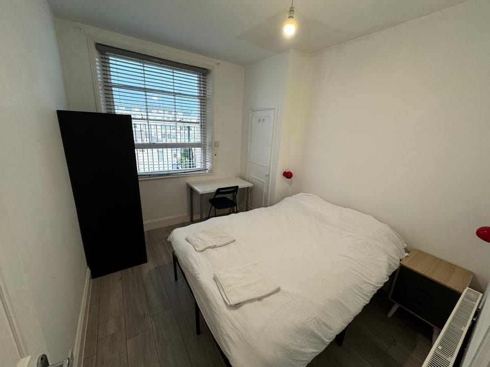 3 Bed Flat By Hove SeaFront Holland Road Apartment in Hove