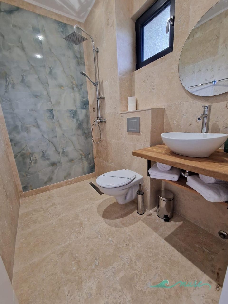 Shower, Toilet, Bathroom, towels