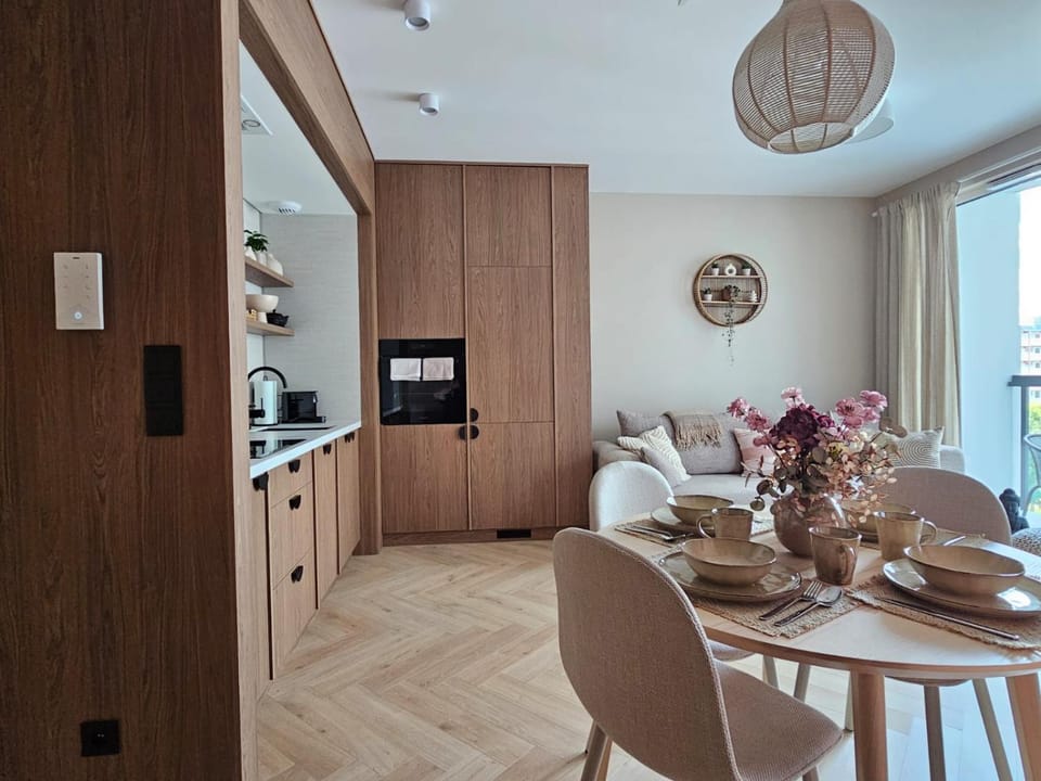Kitchen or kitchenette, Living room, Seating area, Dining area