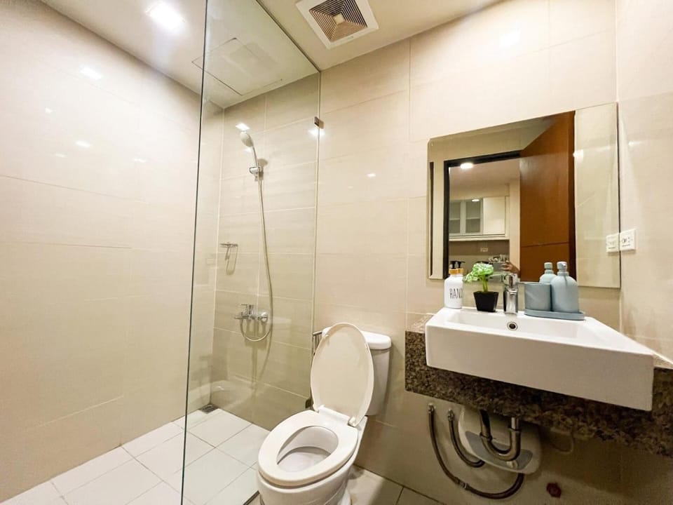 Premium BGC 1BR Condo Near Grand Hyatt #oursw9d1 House in Makati
