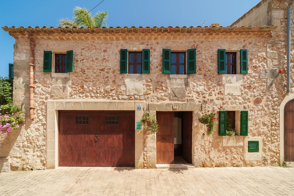 Property building, Facade/entrance, Off site