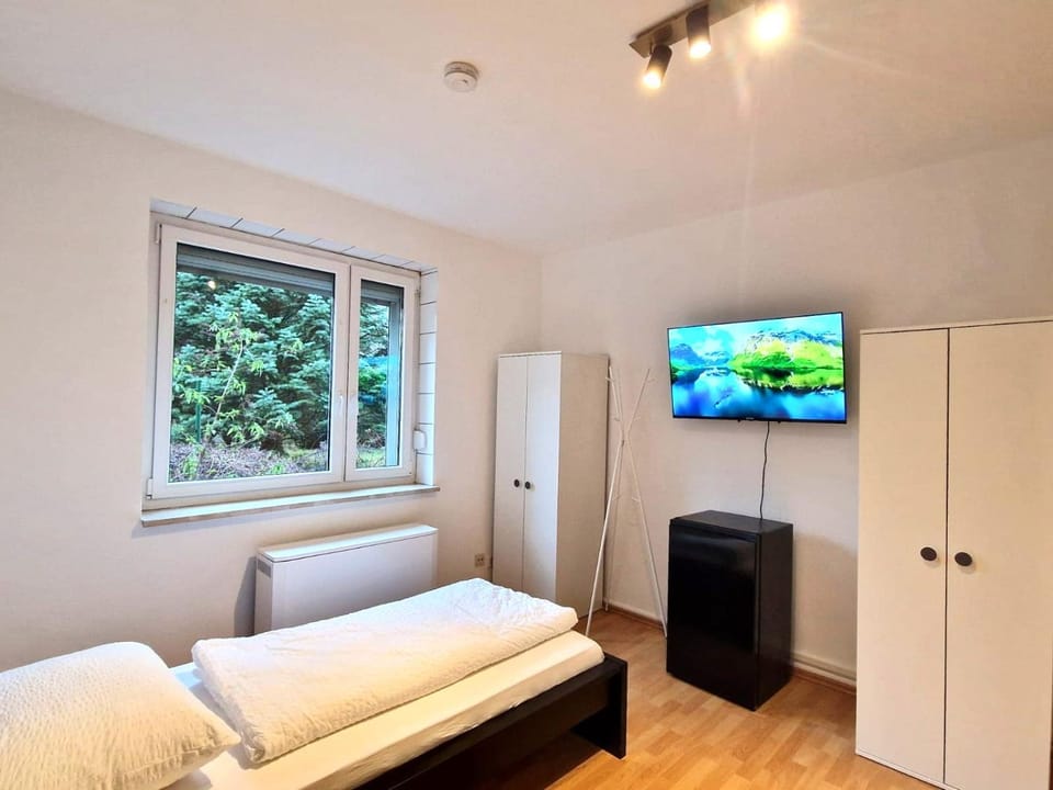 Bed, TV and multimedia, Photo of the whole room, Bedroom, wardrobe