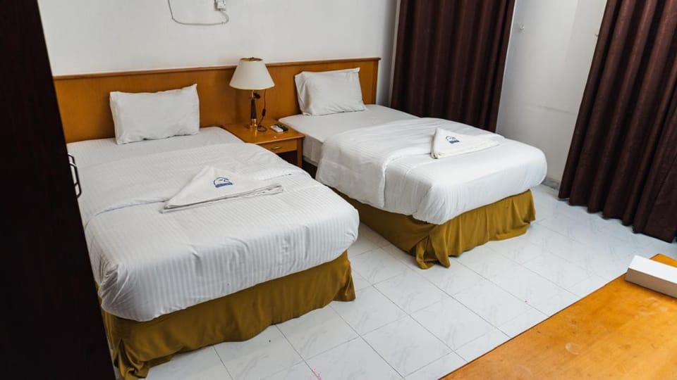 Pan Emirates Hotel Bed and Breakfast in Al Sharjah
