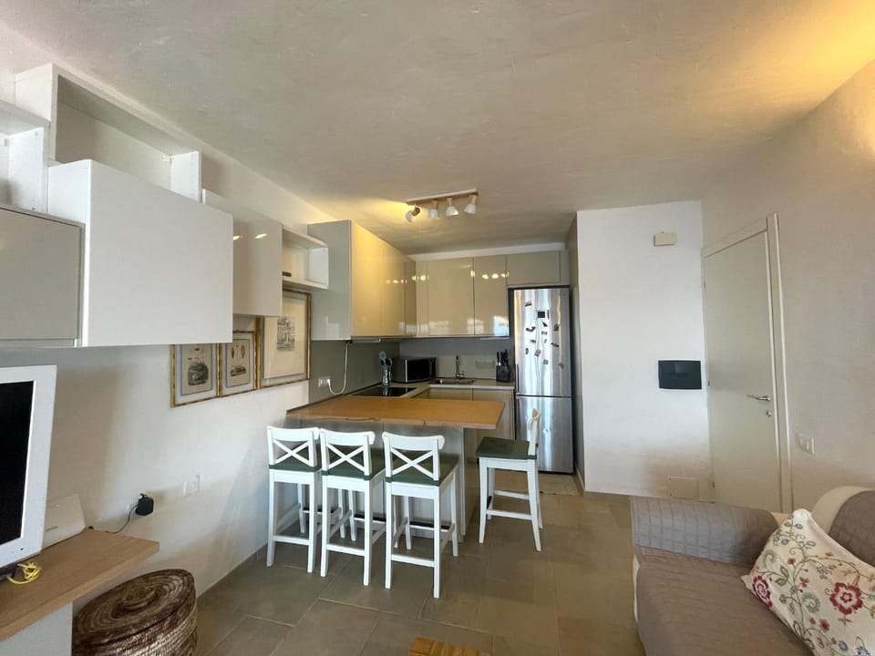 Kitchen or kitchenette, Living room, Seating area, Dining area, dishwasher, oven, stove, toaster