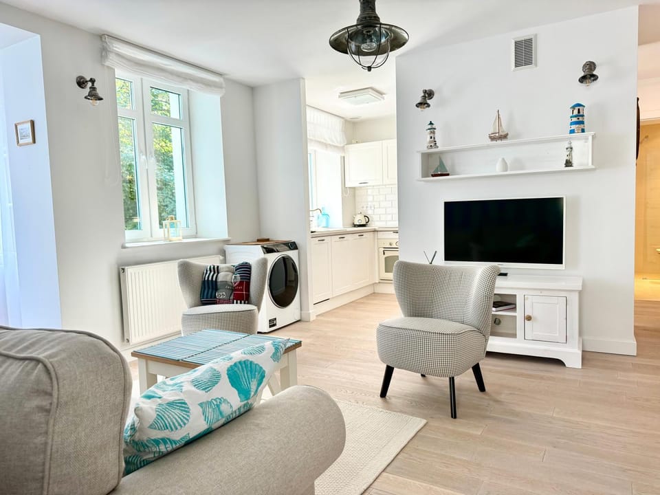 TV and multimedia, Kitchen or kitchenette, Living room, Seating area