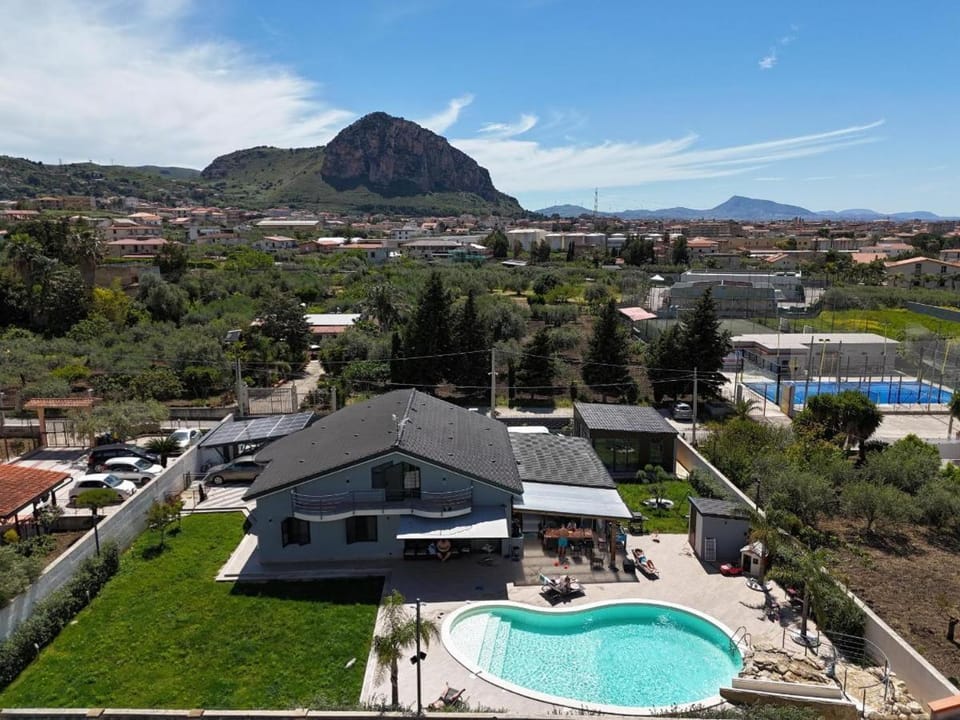 Mountain view, Pool view