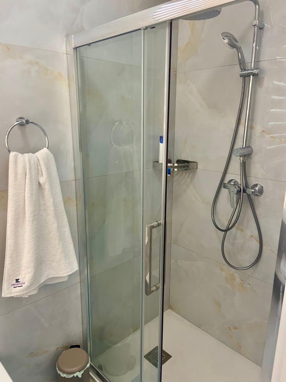 Shower, Bathroom, towels