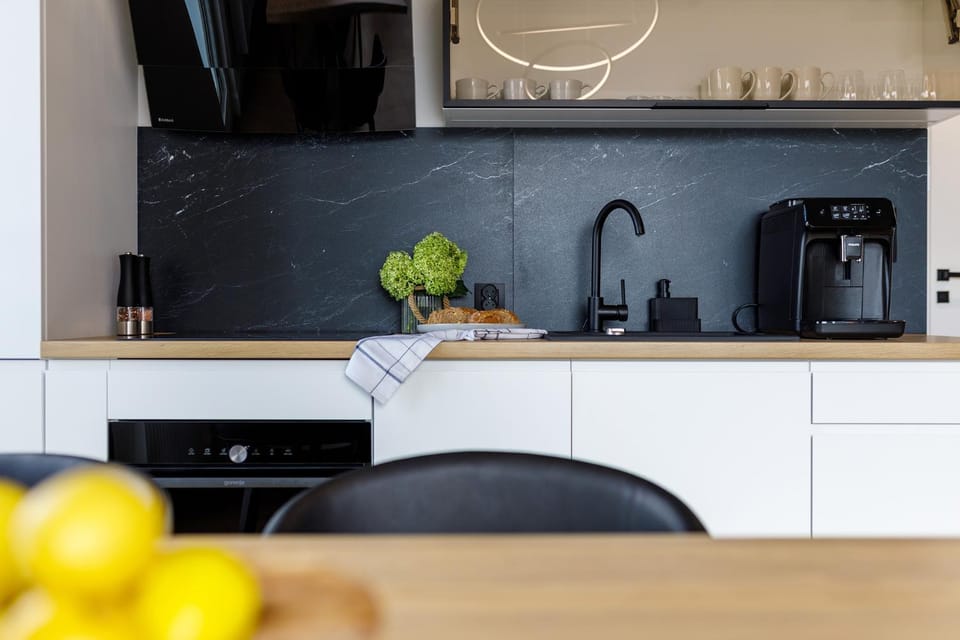 Coffee/tea facilities, Kitchen or kitchenette, stove, toaster