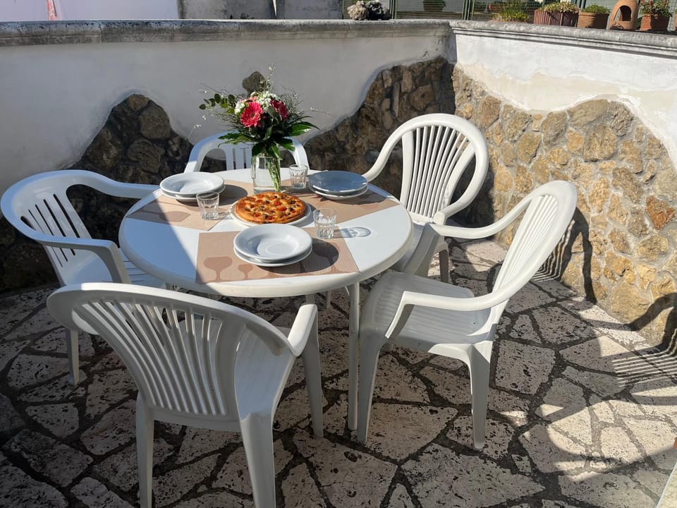 Food and drinks, Dining area