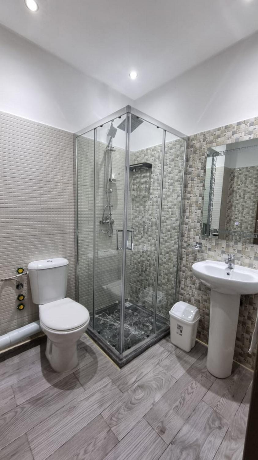 Shower, Toilet, Bathroom, towels