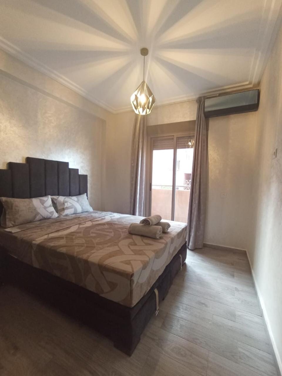 Bed, Photo of the whole room, Bedroom, air conditioner
