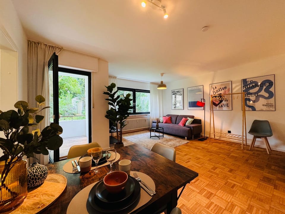 Living room, Food