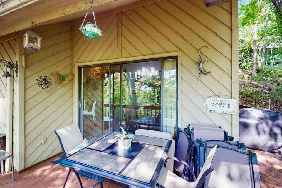 Yopp's Treehouse House in Lake Lure