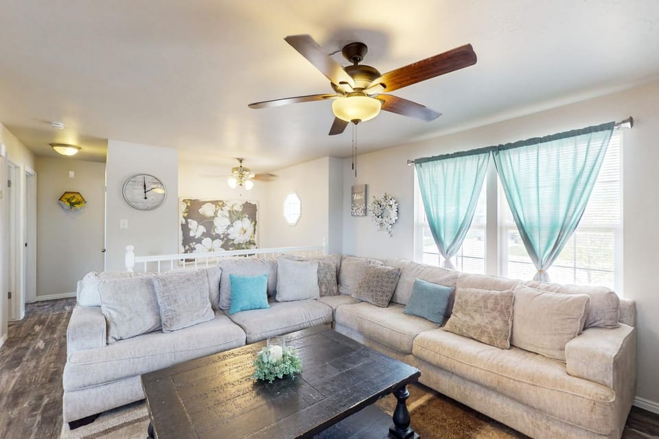 History, Hikes & Cozy Nights: Parowan Gem w/ Deck! House in Parowan