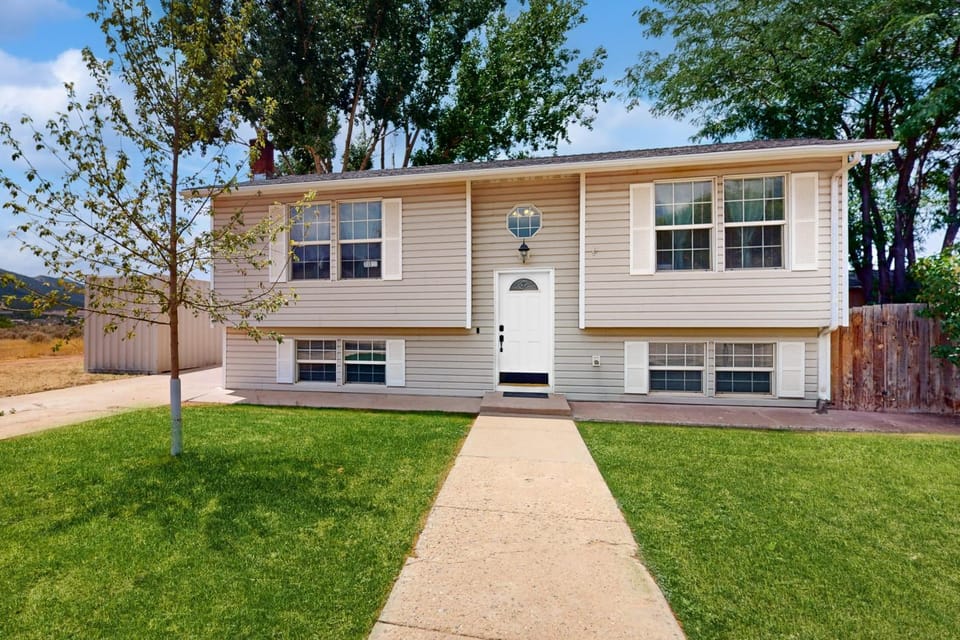 History, Hikes & Cozy Nights: Parowan Gem w/ Deck! House in Parowan