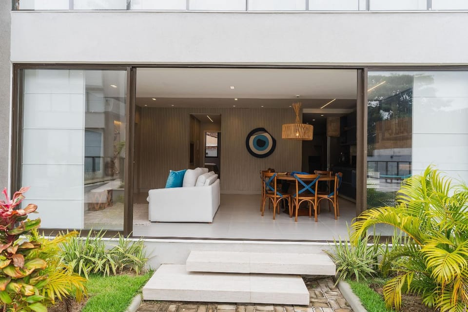 Patio, Facade/entrance, Day, Garden, Living room, Seating area, Garden view