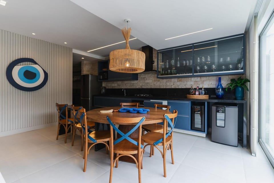 Kitchen or kitchenette, Living room, Dining area, oven