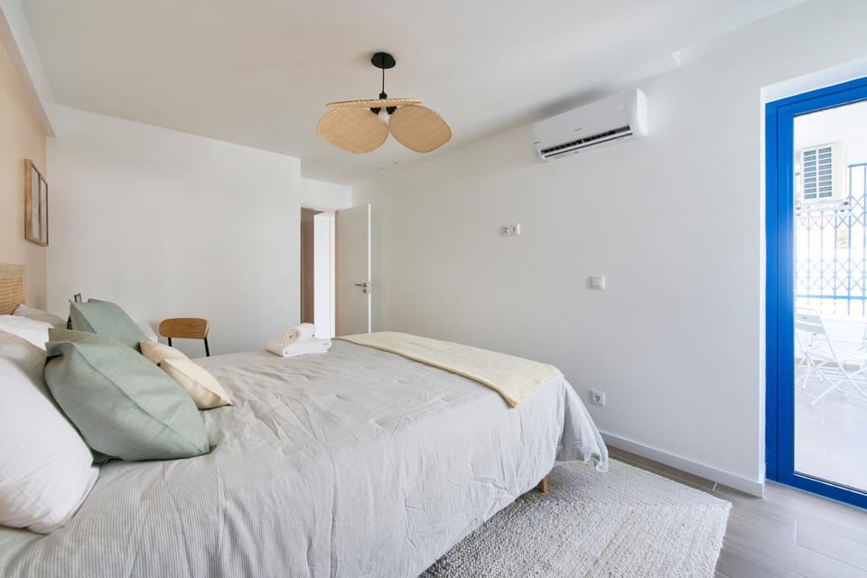 Bed, Bedroom, air conditioner