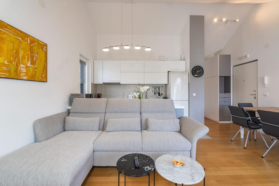 Kitchen or kitchenette, Living room, Seating area, Dining area