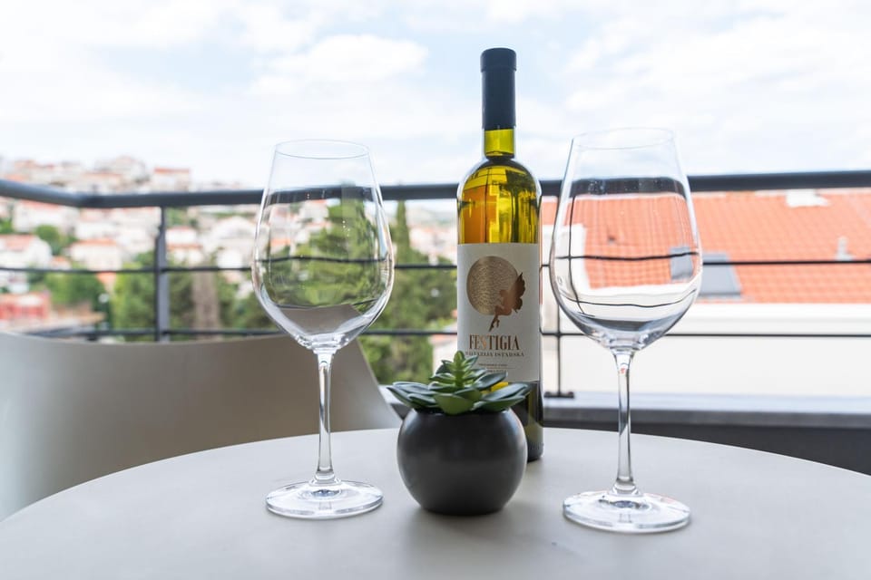 Balcony/Terrace, Food and drinks