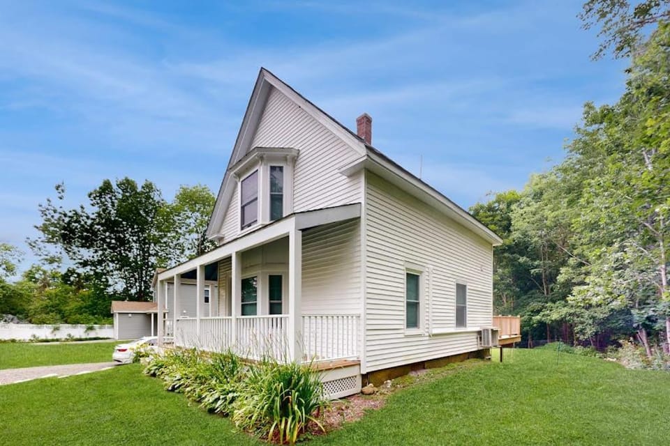 Property building, Day, Garden, Garden view