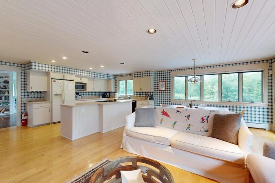 Great Pond Retreat House in Barnard