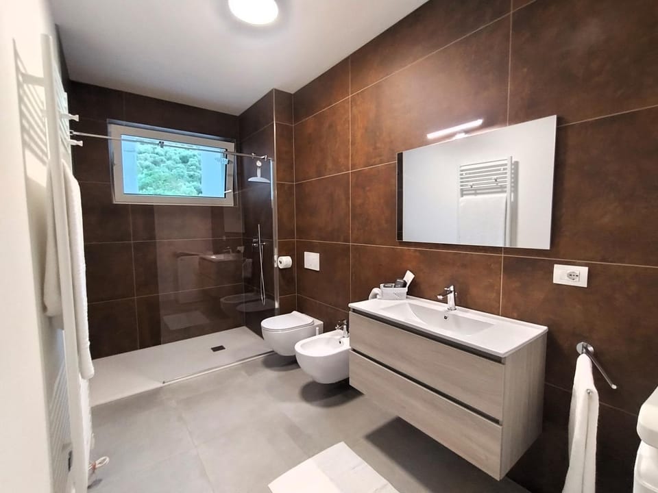 Shower, Toilet, Natural landscape, Bathroom, Landmark view, Mountain view, bidet, towels