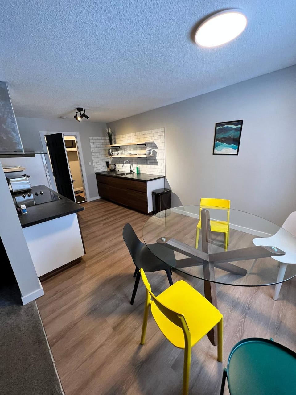 Close To Whyte University New Renovation Bed and Breakfast in Edmonton