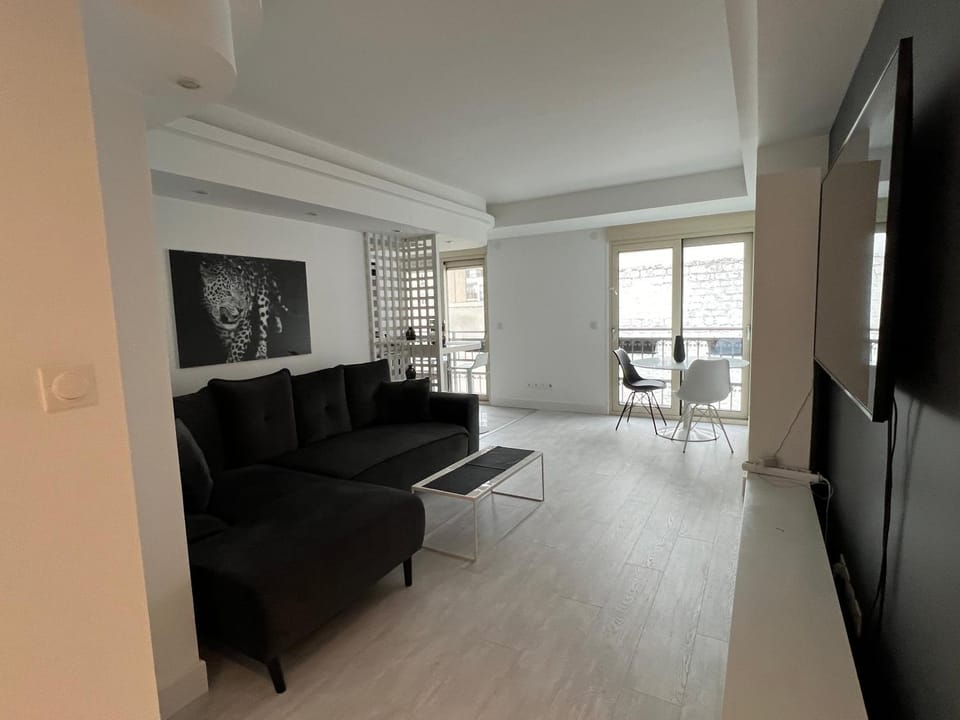 Communal lounge/ TV room, Living room, Seating area