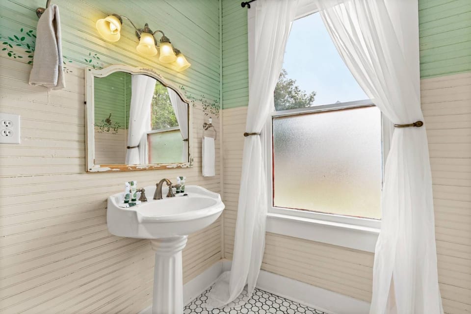 #12 The Gruene Room House in New Braunfels