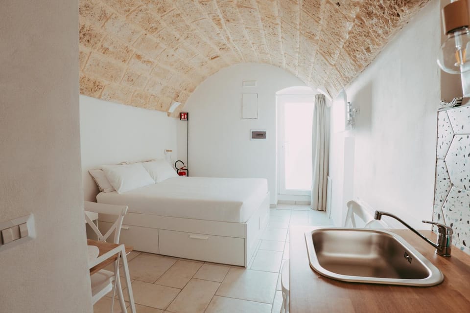 Bed, Kitchen or kitchenette, Photo of the whole room, Bedroom