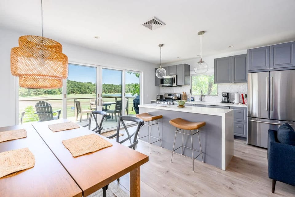 Newly Renovated Waterfront Cottage House in Wellfleet