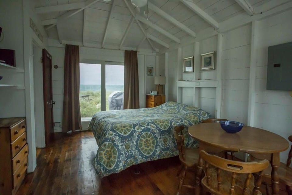Cozy Beach Bungalow House in North Truro