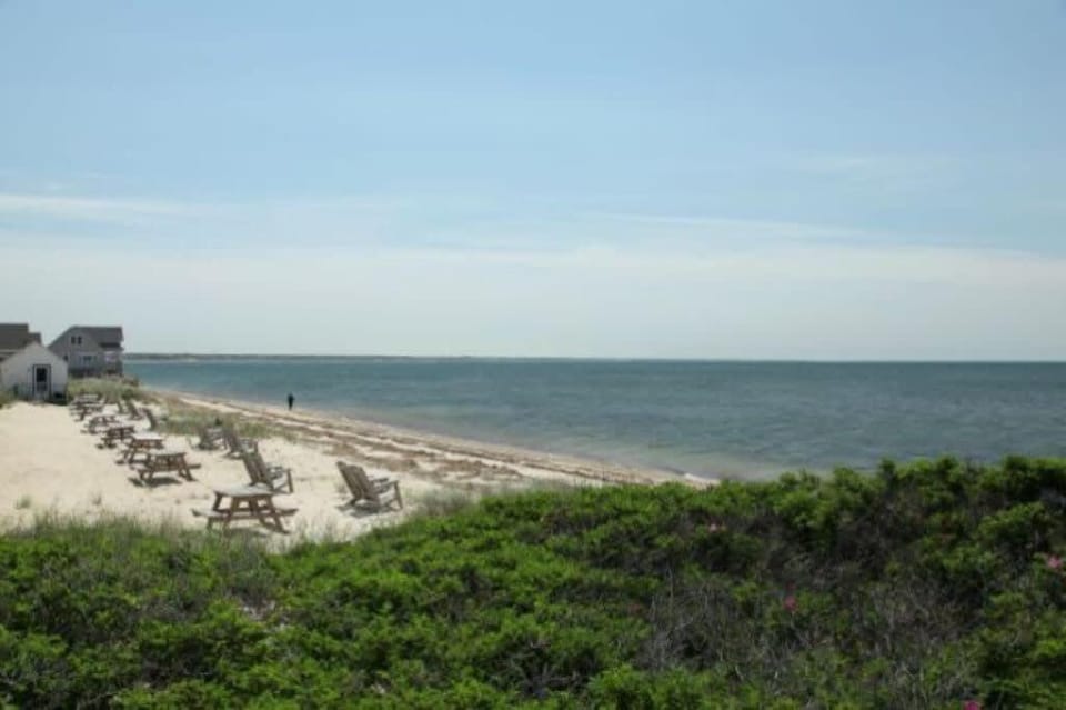 Cozy Beach Bungalow House in North Truro