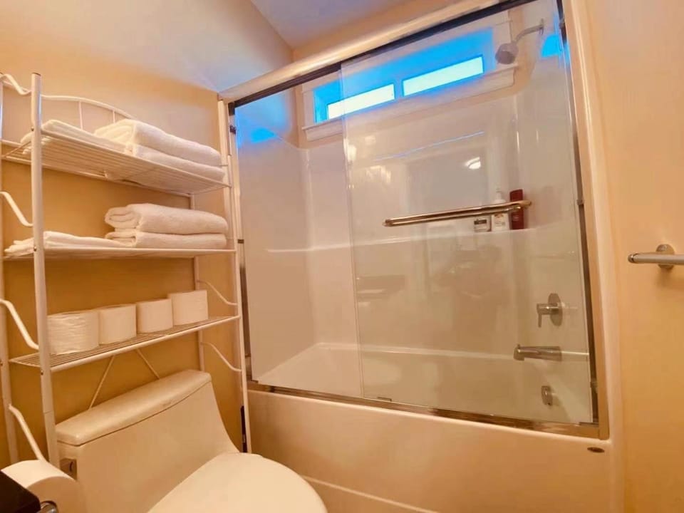 海岛民宿 3张床-2间卧室独立套房 House in Nanaimo