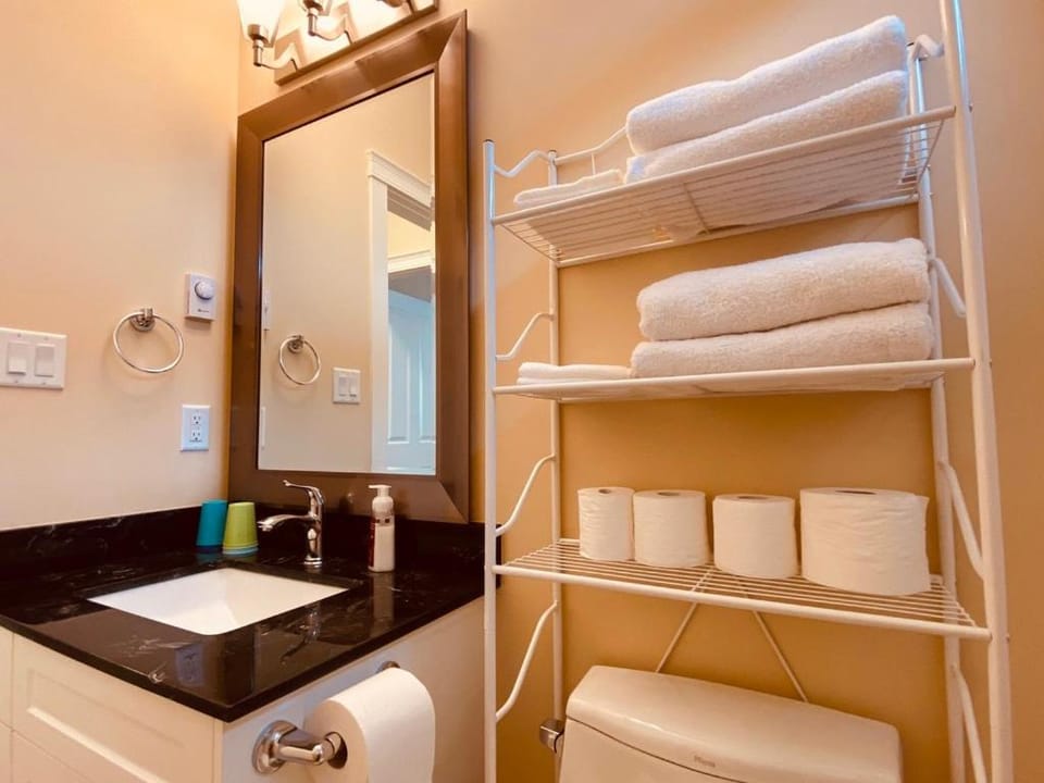 海岛民宿 3张床-2间卧室独立套房 House in Nanaimo