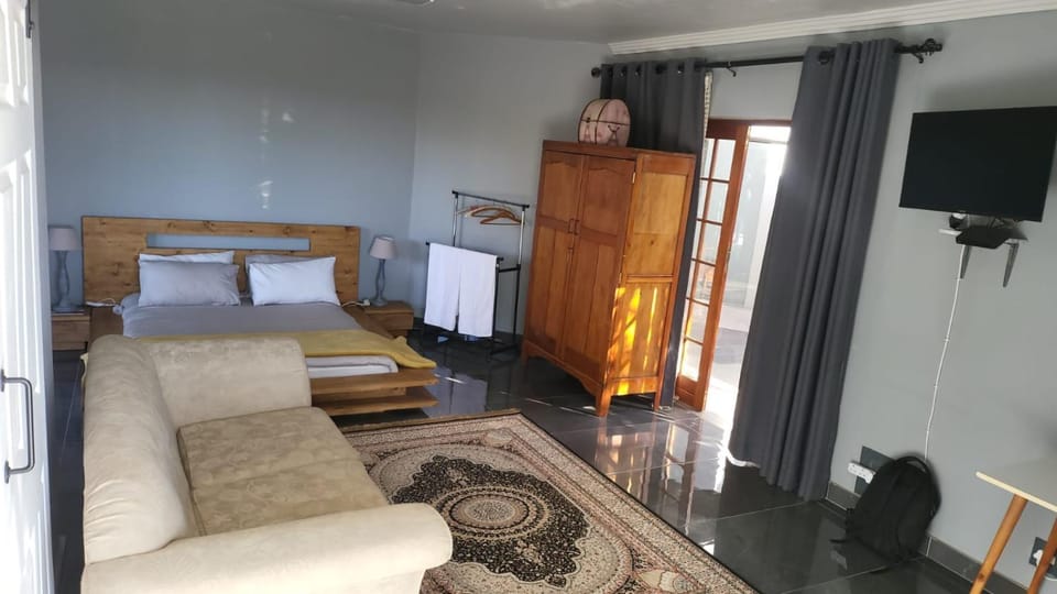 TV and multimedia, Photo of the whole room, Bedroom