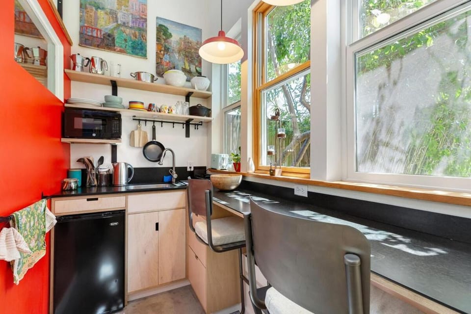 Garden Artist Loft Studio Apartment in Capitol Hill