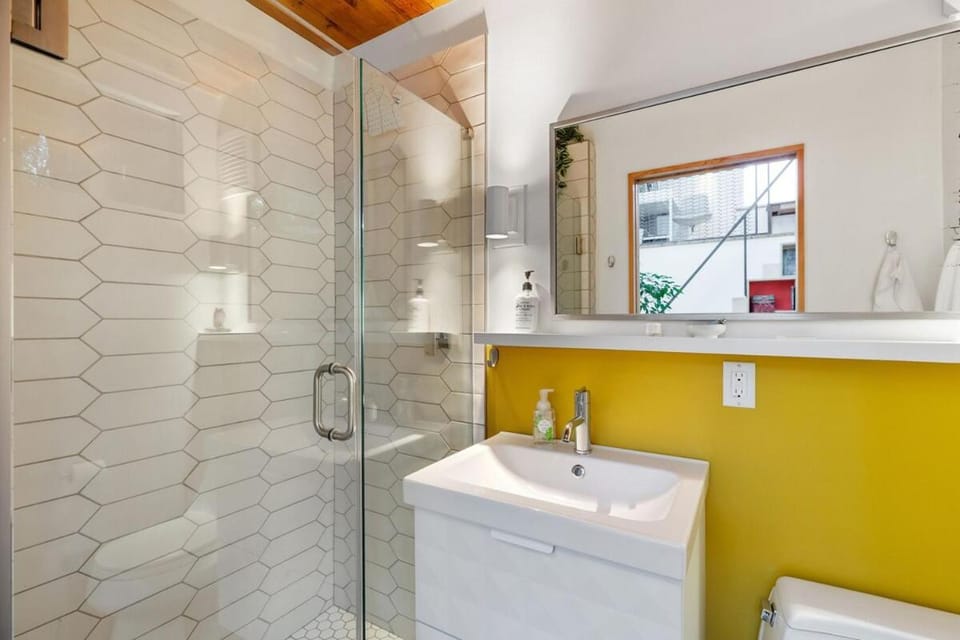 Garden Artist Loft Studio Apartment in Capitol Hill