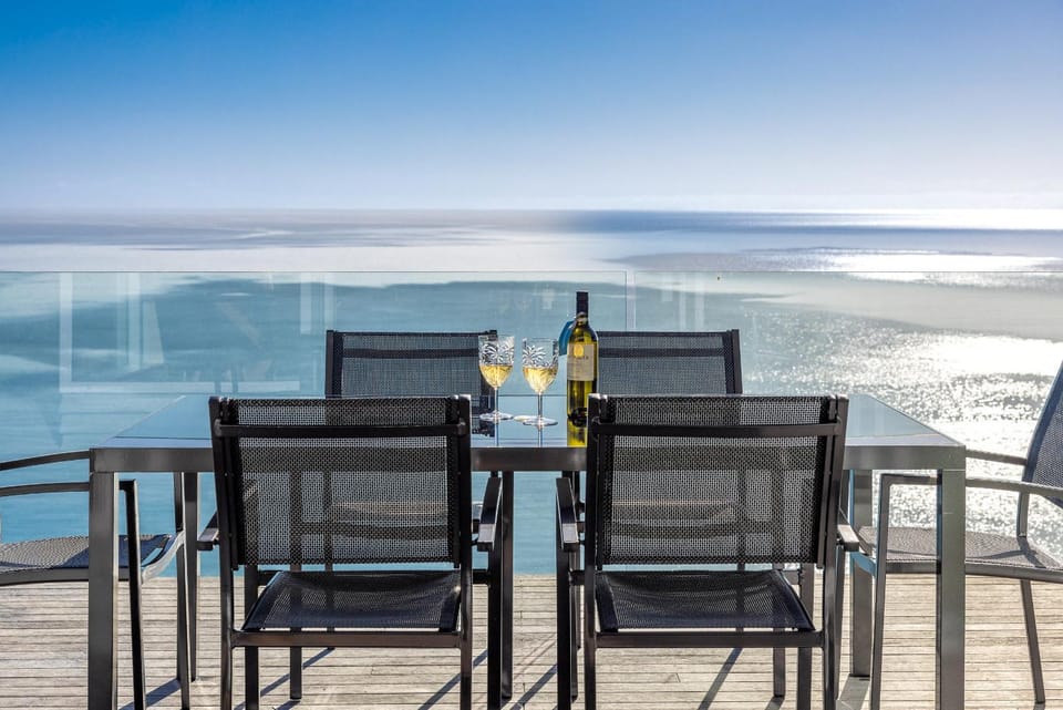 Natural landscape, Balcony/Terrace, Seating area, Dining area, Sea view